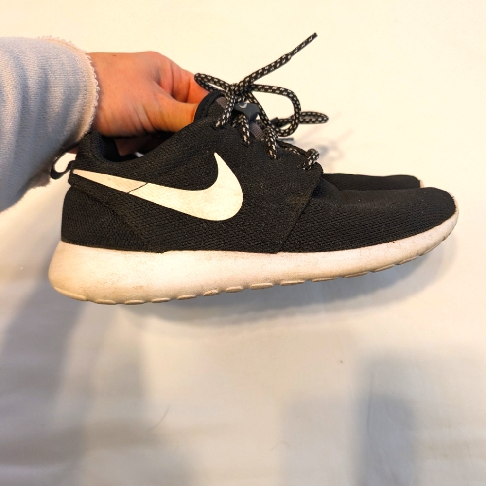 Nike Roche One